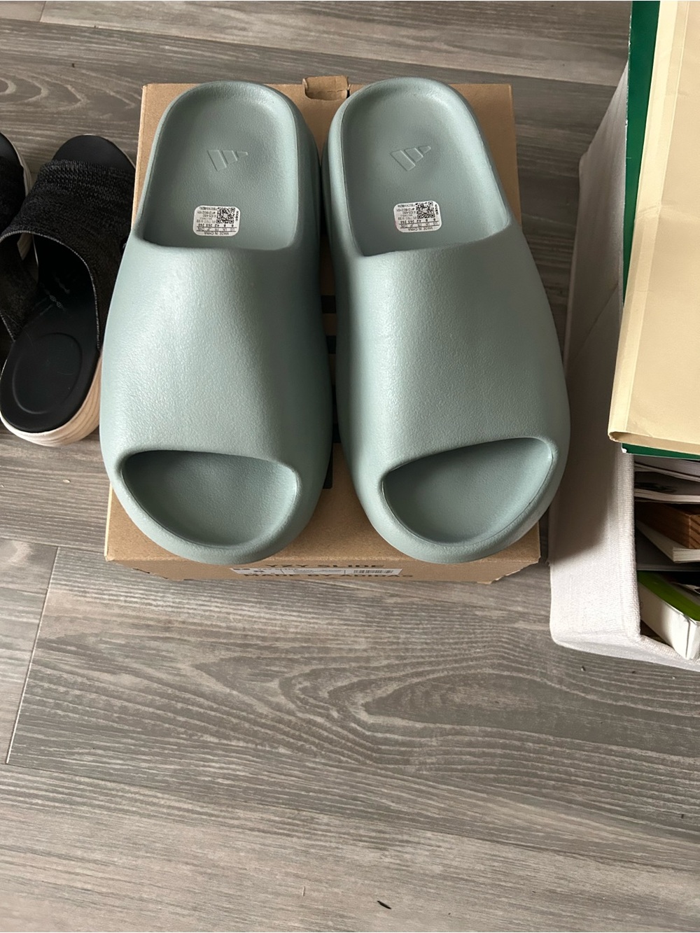 Yeezy Salt Men's 8 NEW